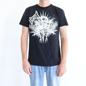 Vintage Tapout Y2K Black White Skull Puff Print Skull Grunge Short Sleeve Shirt